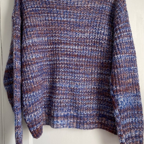 NWT Crewneck Sweater with long sleeves- medium - Picture 3 of 5